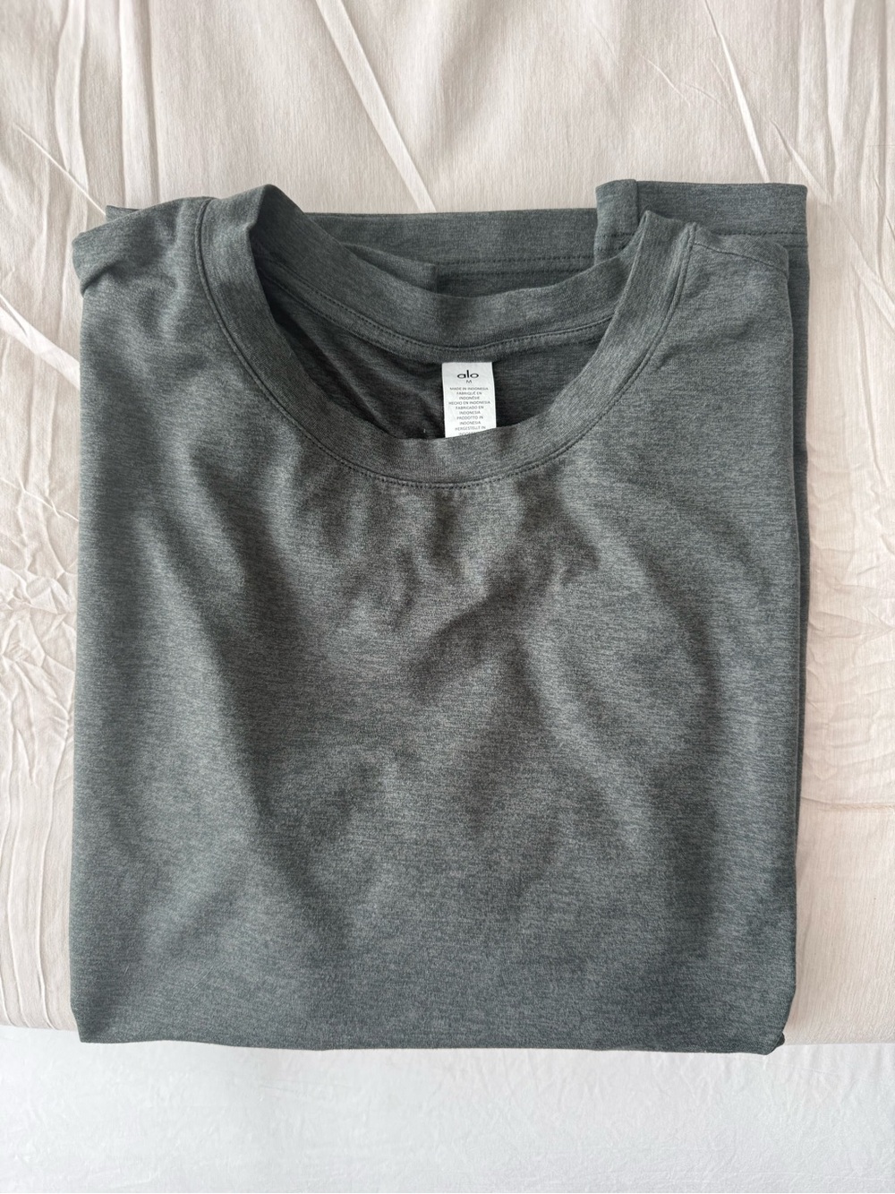ALO Yoga Crewneck Tee in Heather Charcoal Gray